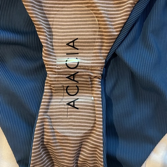 Lonny Ribbed Full Piece - Picture 3 of 5